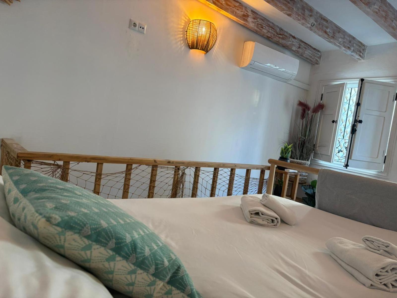 Private Terrace-Romantic-Sea, Castle Views-Central Alicante Buitenkant foto